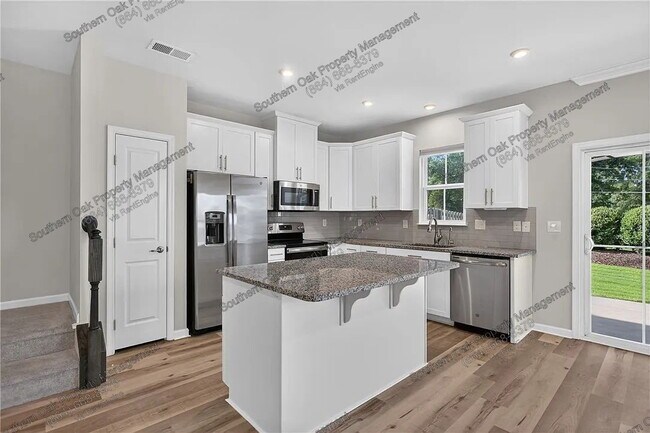 Building Photo - 115 Roundtree Dr