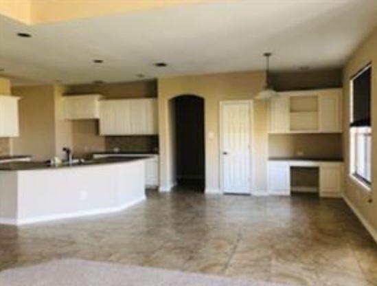 Foto del edificio - 5916 Summerwood Dr