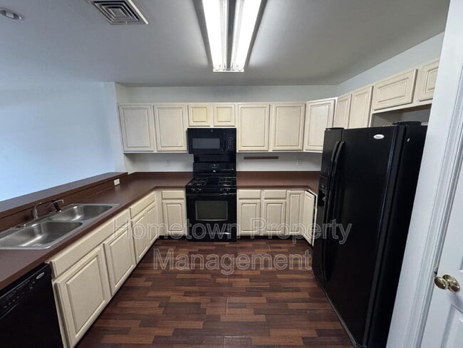 Building Photo - 112 Hawk Ct