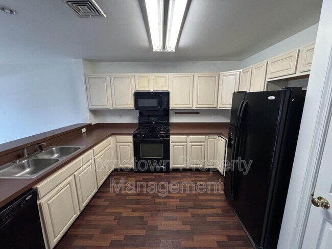 Foto del edificio - 112 Hawk Ct