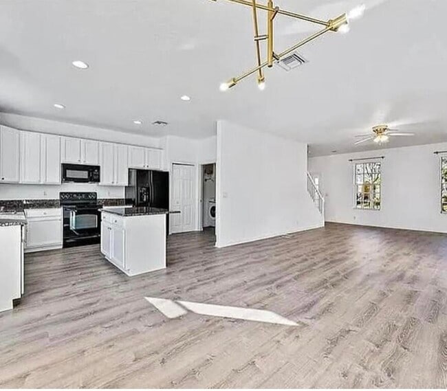 Building Photo - 8052 Murano Cir