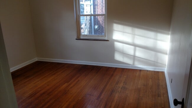 Photo - 3122 Coral Park Dr Apartments