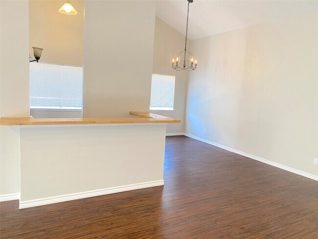 Foto del edificio - 2414 Woven Wood Ln