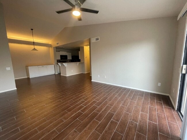 Foto del edificio - 2035 S Elm St