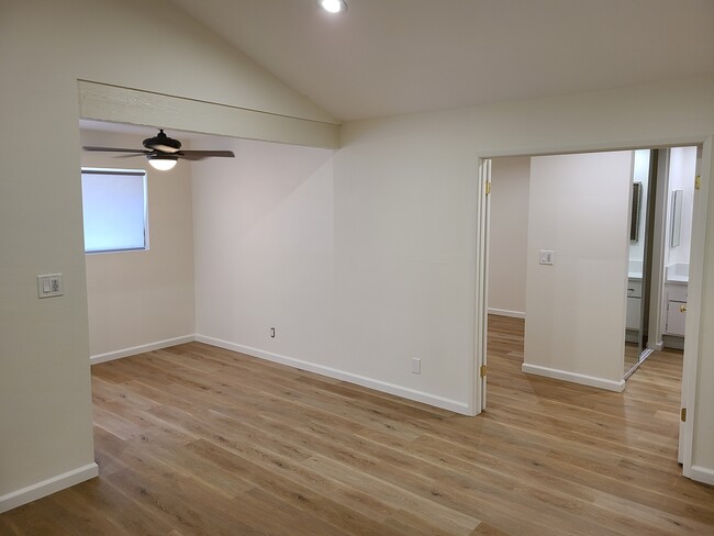 Dining Area - 184 Streamwood