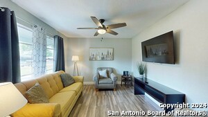 Foto del edificio - 159 Pleasant Valley St