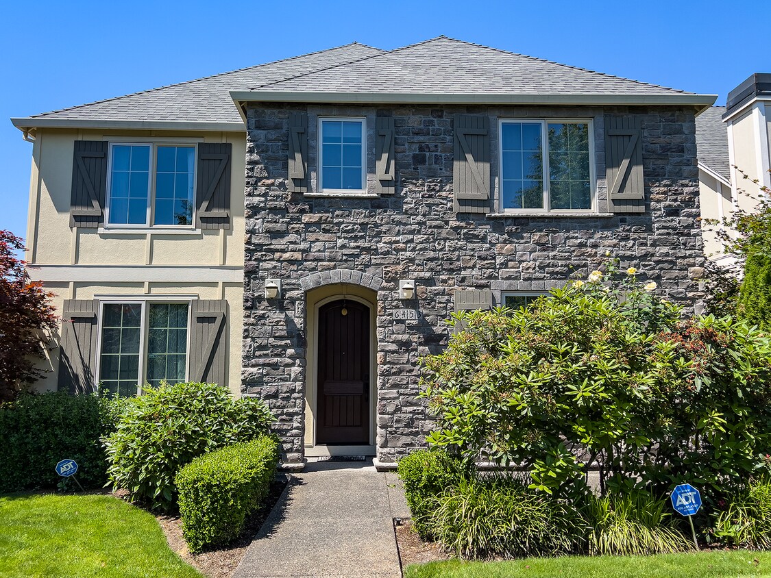 Primary Photo - Fantastic and Cared for 4 Bed, 3 bath home...