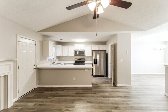 Building Photo - 15 Rockingham Dr