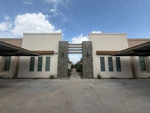 Building Photo - 2811 Javalina Ave