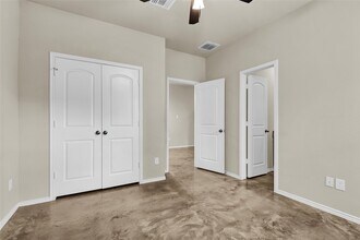 Building Photo - 15841 Beechnut Dr