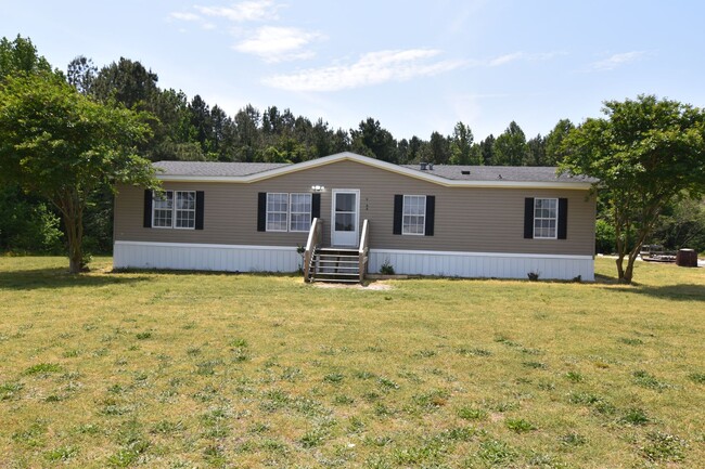 Foto del edificio - Spacious 3-Bed, 2-Bath Manufactured Home o...