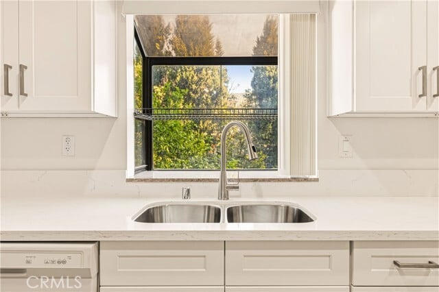 Building Photo - 260 S 6th St