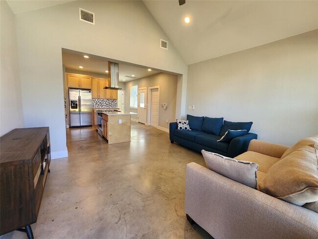 Foto del edificio - 7311 Providence Ave