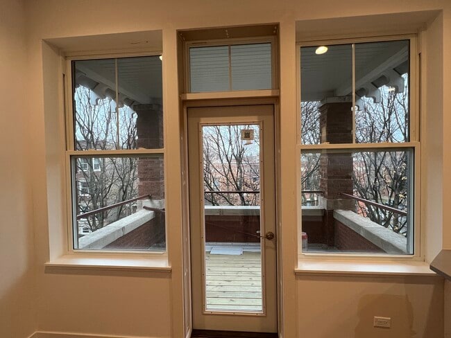 Building Photo - 2205 W Iowa St