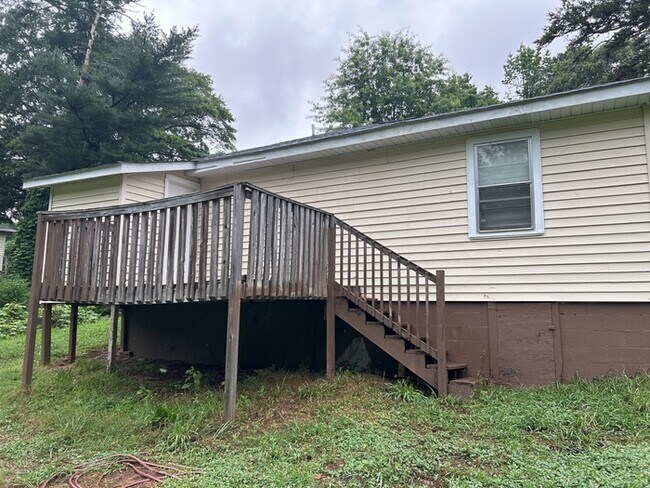 Building Photo - House in Greenville