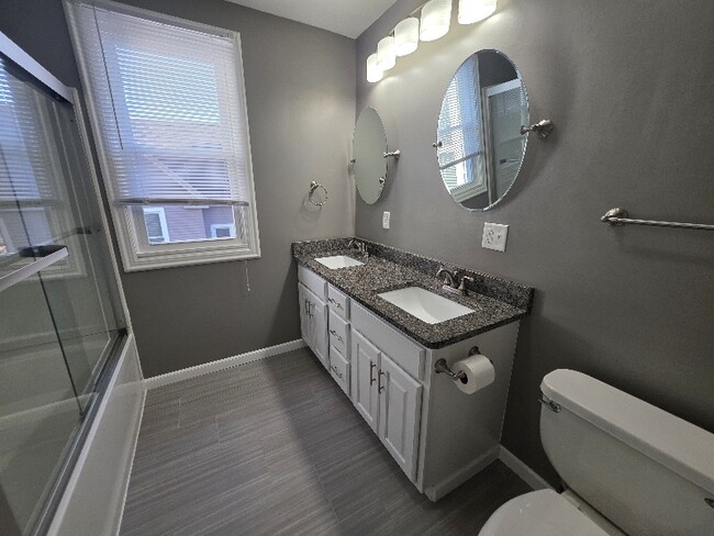 Building Photo - 701 Wilson Ave