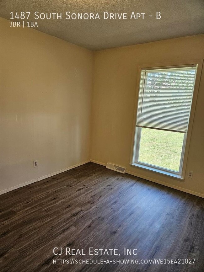 Building Photo - 1487 S Sonora Dr