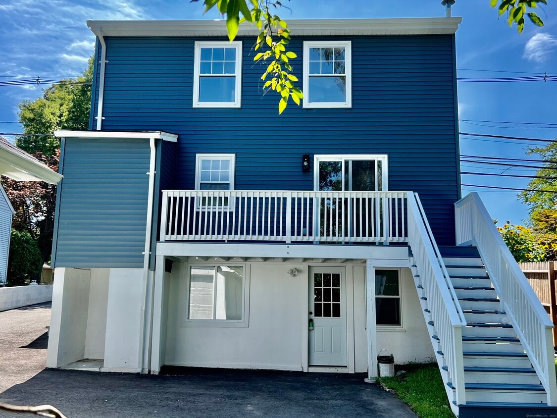 Primary Photo - 46 Silvermine Ave