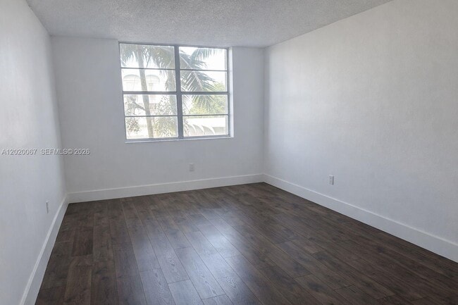 Building Photo - 496 NW 165th St