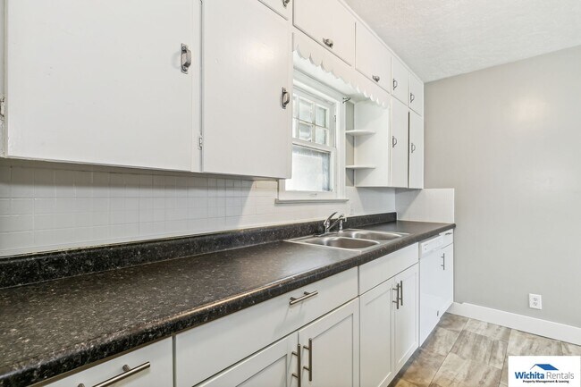 Building Photo - 3 bed 1 bath home