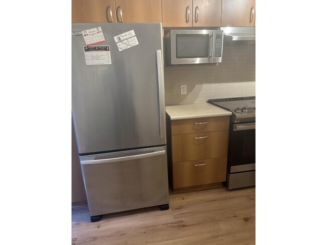 Photo du bâtiment - 103-62A 62 A Ave