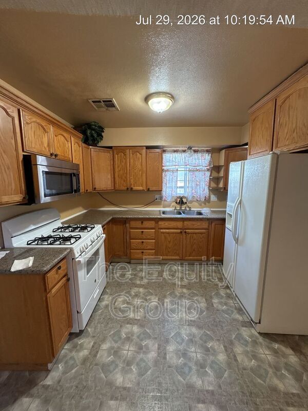 Building Photo - 1737 W Buena Vista Ave