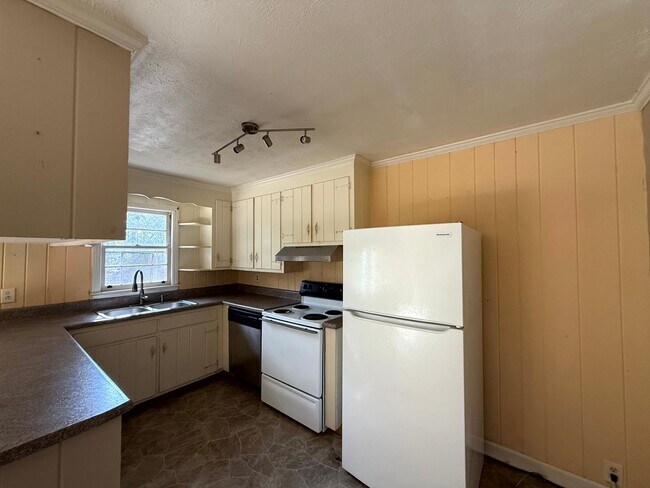 Building Photo - 2109 Lombardy Dr