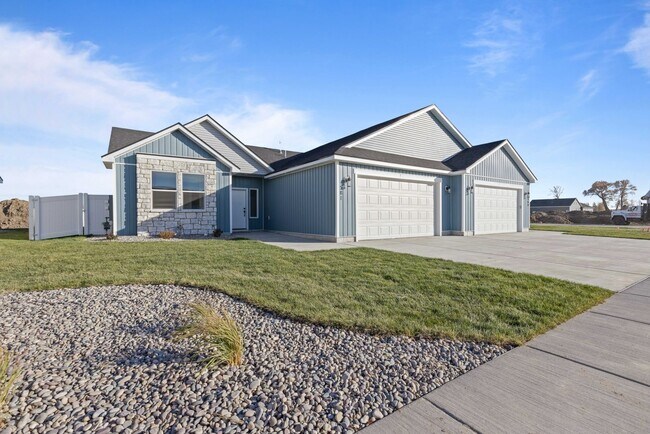 Foto del edificio - LEASE TAKE OVER PLEASE CALL TENANTS BRITTNEY 480-868-7733 OR Gunner Norton 480-450-0666 -FOR THIS...