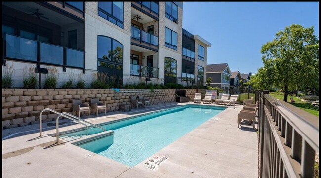 Foto del edificio - 5600 Lake Edge Rd