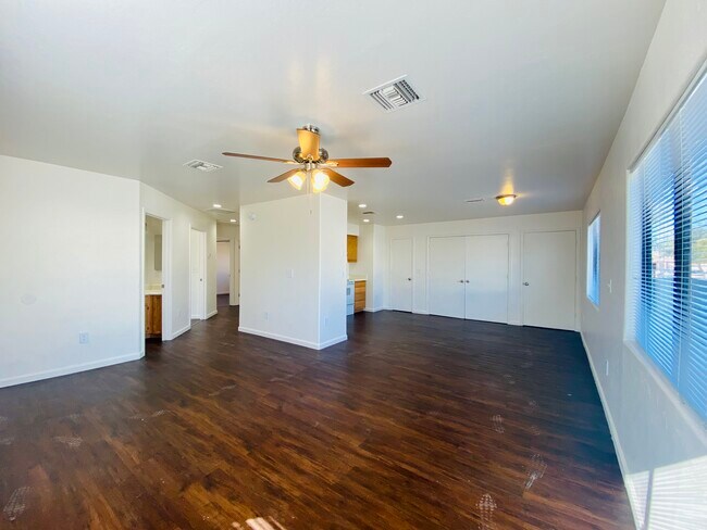 Foto del edificio - 335 E Elvira Rd