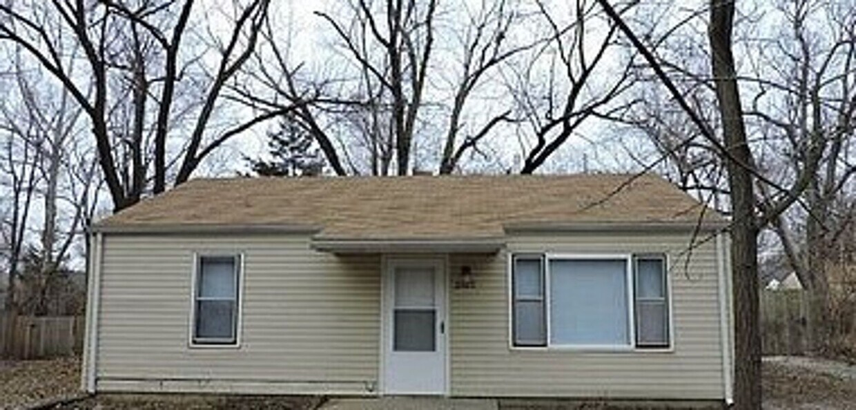 Foto principal - Southwest Topeka Home!