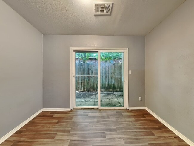 Building Photo - 2405 Cripple Creek Dr