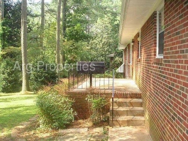 Building Photo - 1202 Rowland Rd