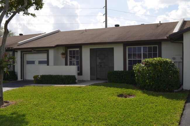 Building Photo - 15952 Forsythia Cir