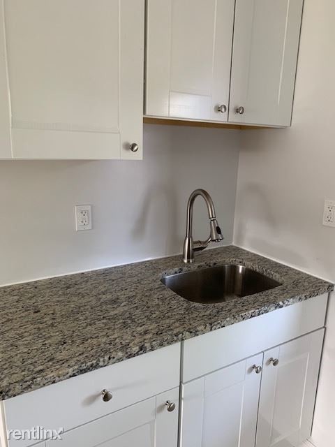 Building Photo - 1 br, 1 bath  - 125 Cosey Beach Ave Apt B2