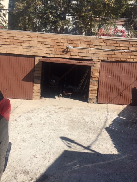 Cochera - 3614 Westwood Blvd