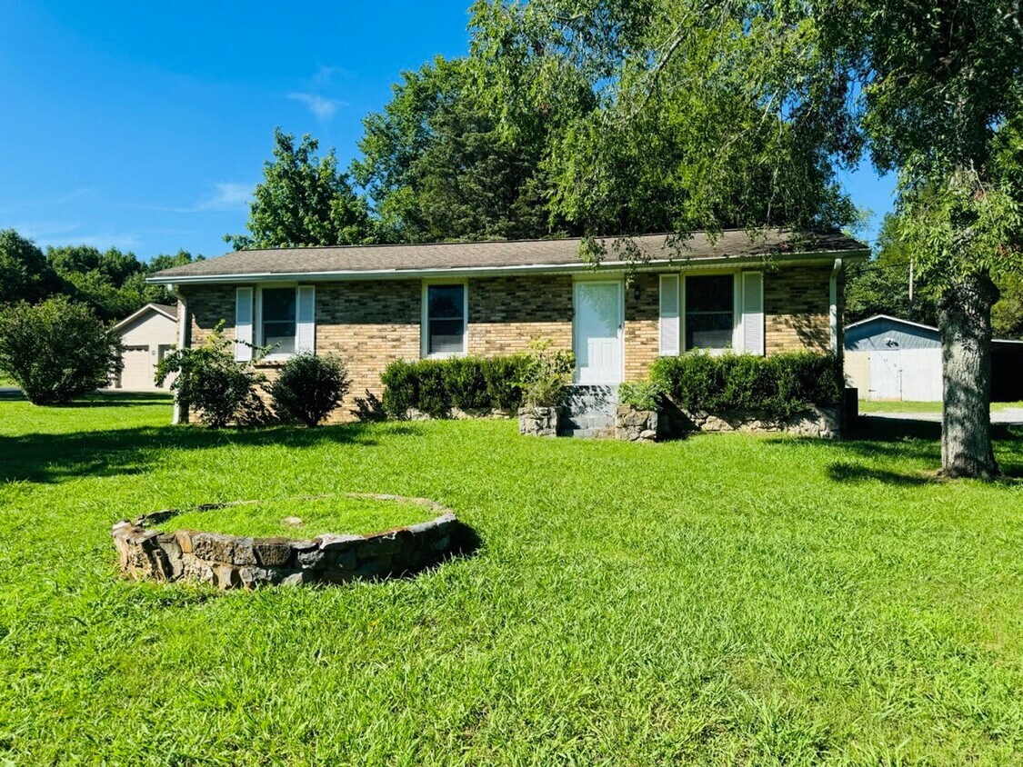 Foto principal - For Lease - 2 Bed, 1 Bath, 1125 sqft Home
