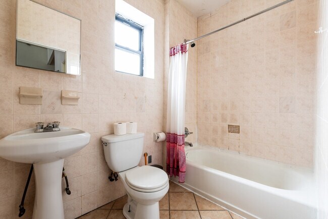 Foto del edificio - 351 E 117th St
