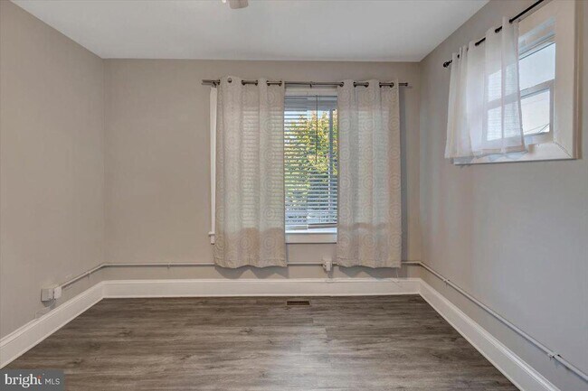 Foto del edificio - 1523 Beaver Heights Ln