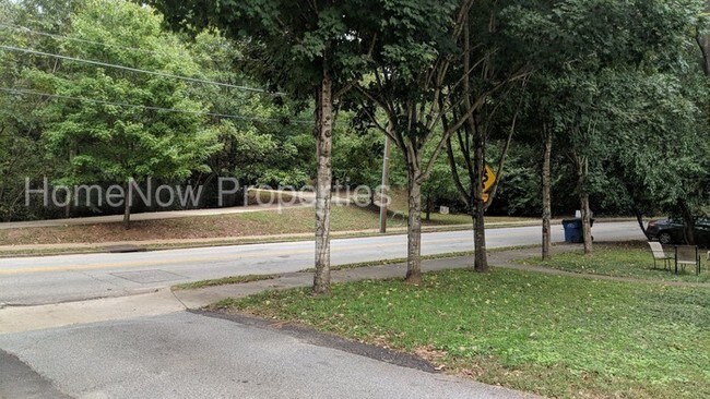 Building Photo - Charming 1 Bed Apartment across from the Park