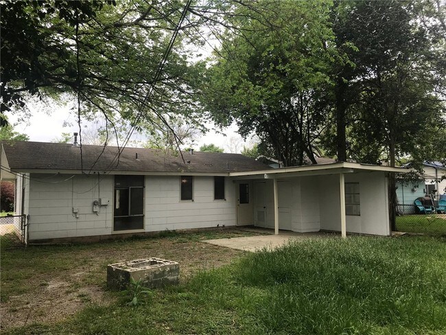 Building Photo - 1600 Westmoor Dr