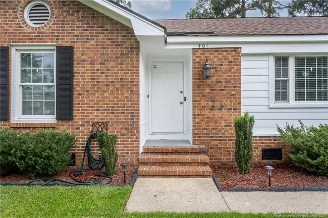 Building Photo - 401 Southwick Dr