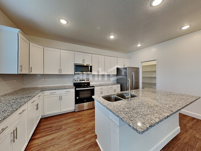 Foto del edificio - 1328 E White St