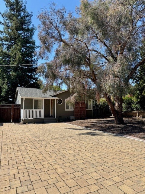Foto principal - 1833 Parkside Dr