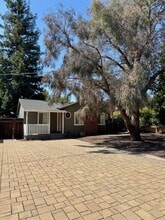 Building Photo - 1833 Parkside Dr