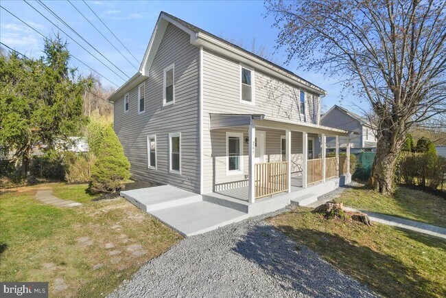 Building Photo - 245 Knoxville Rd