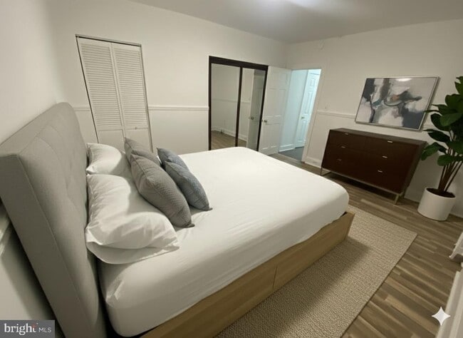 Building Photo - 1820 Clydesdale Pl NW