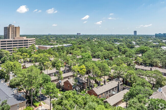 701 Bering Dr - Context - Woodway Pines Townhomes Condo