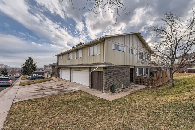 Foto del edificio - 2 br, 2 bath Townhome - 9927 Lane Street