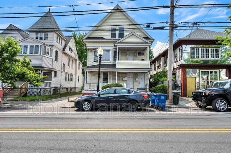 Foto principal - 1645 E Main St